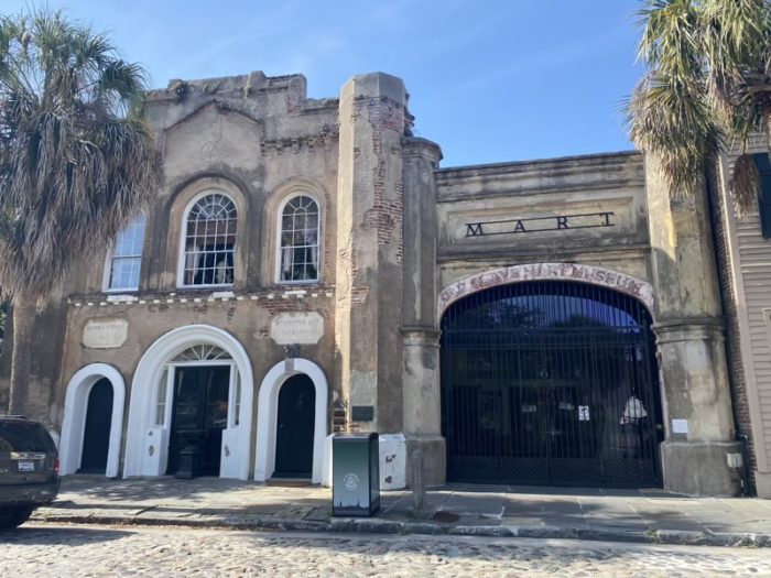 旧奴隷市場博物館の外観