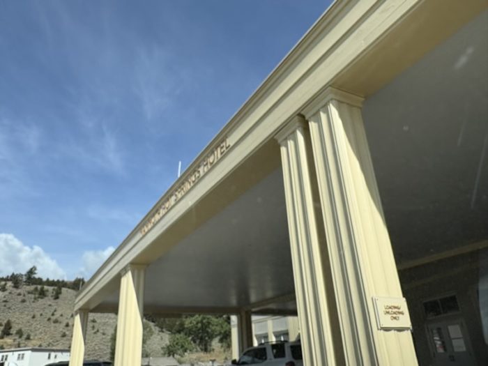 Mammoth Hot Springs Hotel＆Cabins入口