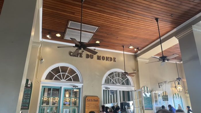 Café du Monde店内
