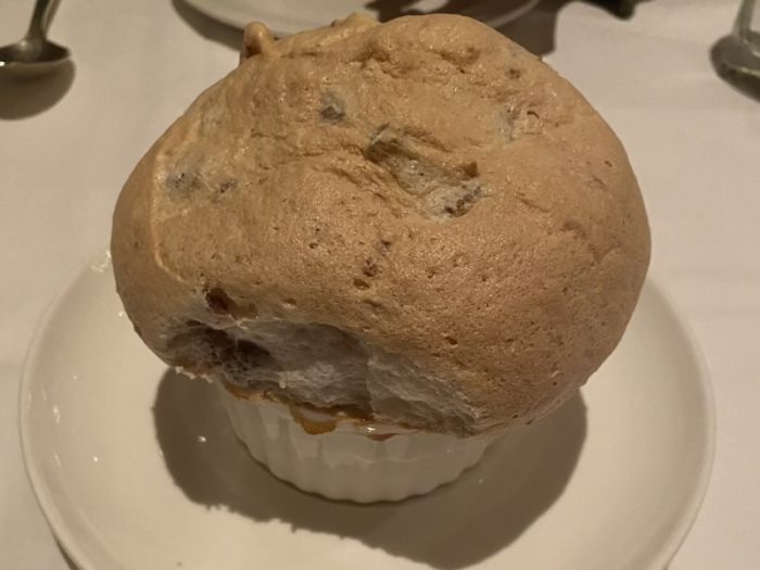 名物のブレッド・プディング・スフレ（Bread Pudding Soufflé）