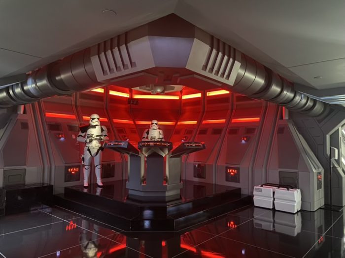 ハリウッドスタジオのスターウォーズ・ライズオブザレジスタンス