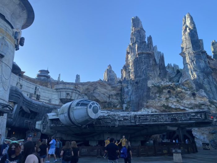 ハリウッドスタジオのミレニアムファルコン外観