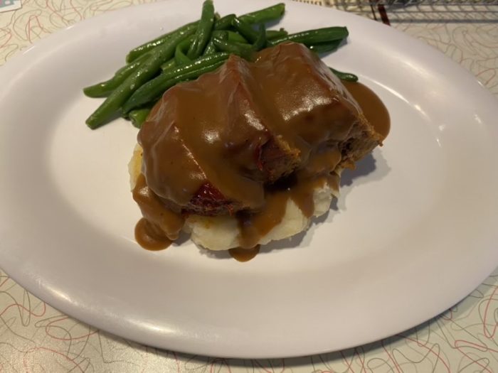 ディズニー・ハリウッドスタジオ「50's Prime Time Café」のミートローフプレート