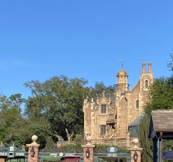 Haunted Mansion exterior at Magic Kingdom
