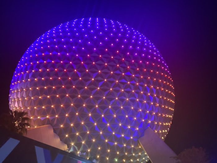 エプコットのシンボル・スペースシップアース夜景