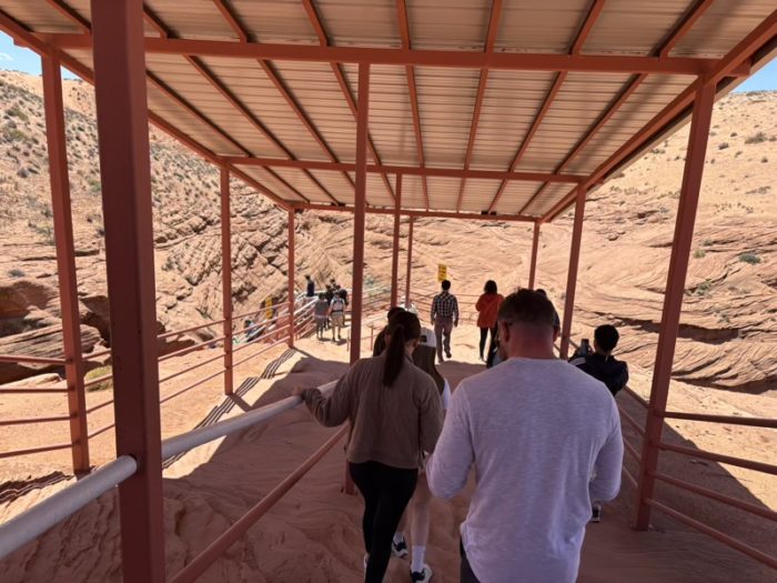 ロウワーアンテロープの向かう階段