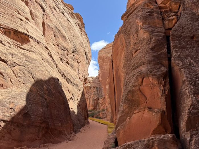 アンテロープキャニオンXの広く歩きやすい通路