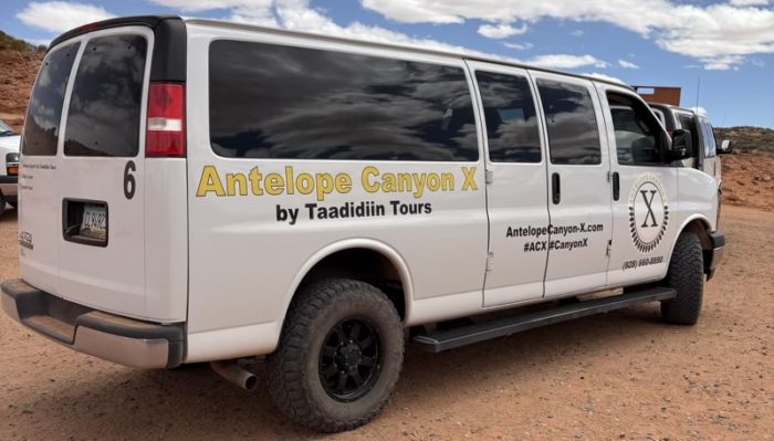 アンテロープXツアーで乗るバン