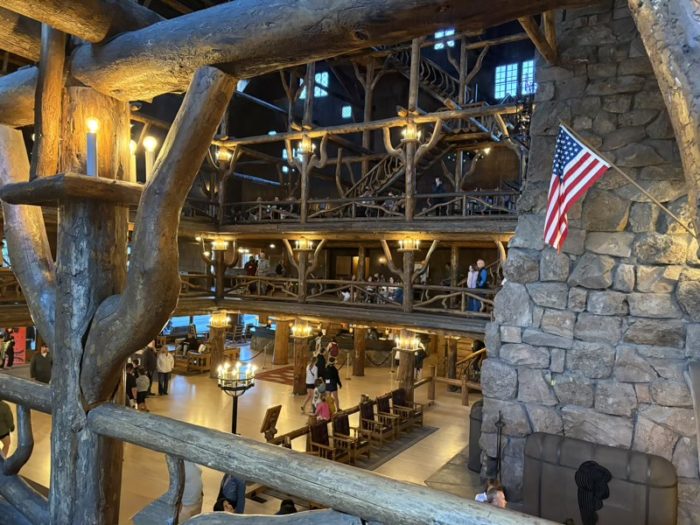 オールドフェイスフルインのロビー